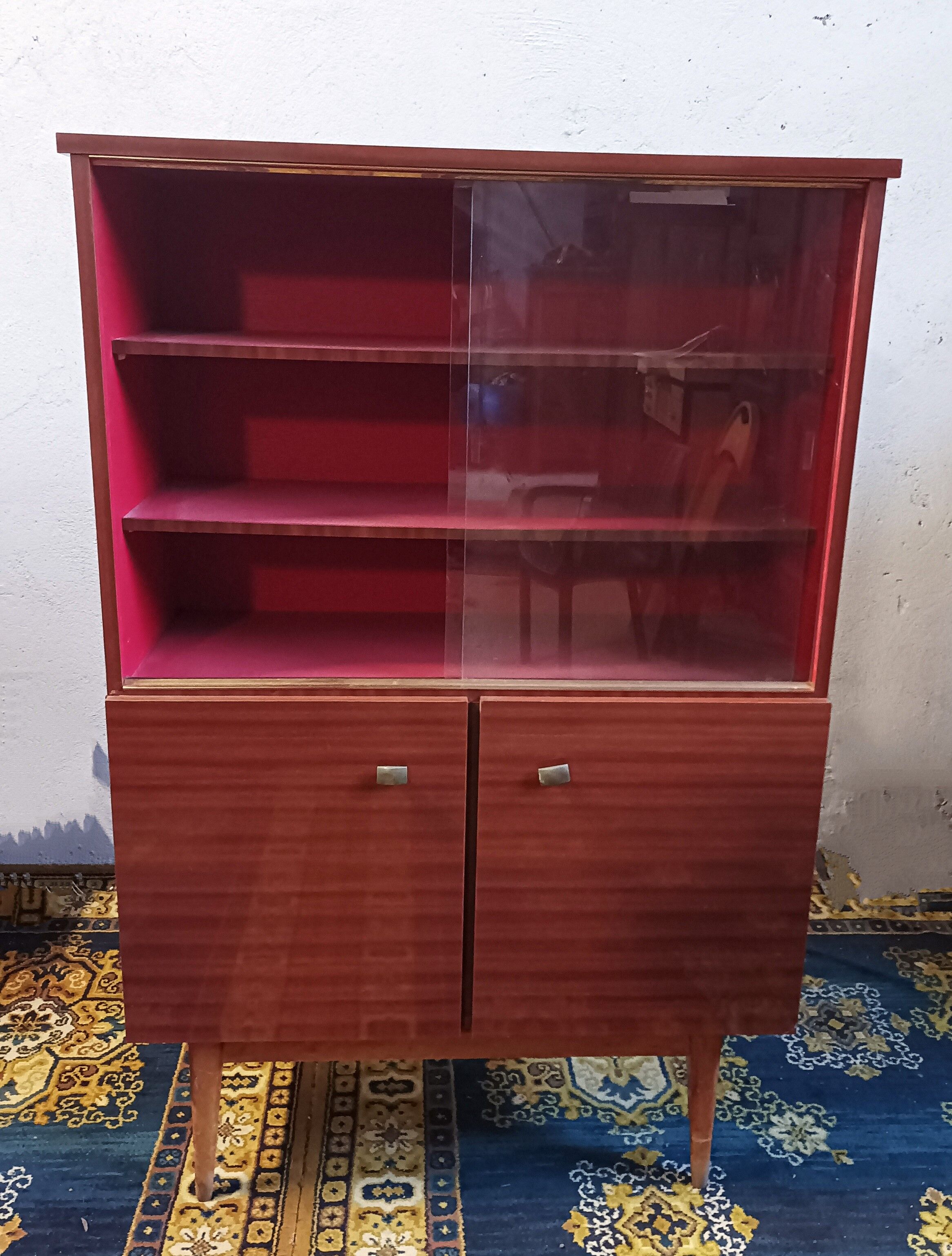 Vintage display cabinet in mahogany veneer