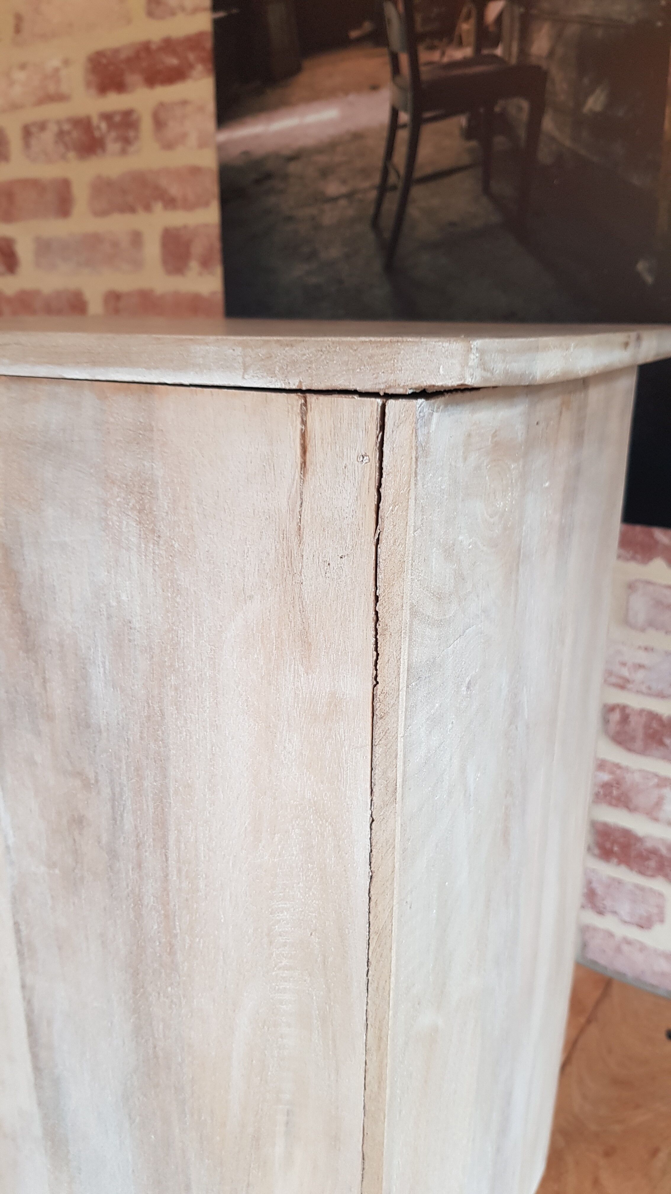 Chiseled mango tree bedside