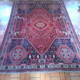 Ensemble canapé, pouf, tapis, table basse, rideaux, tringle