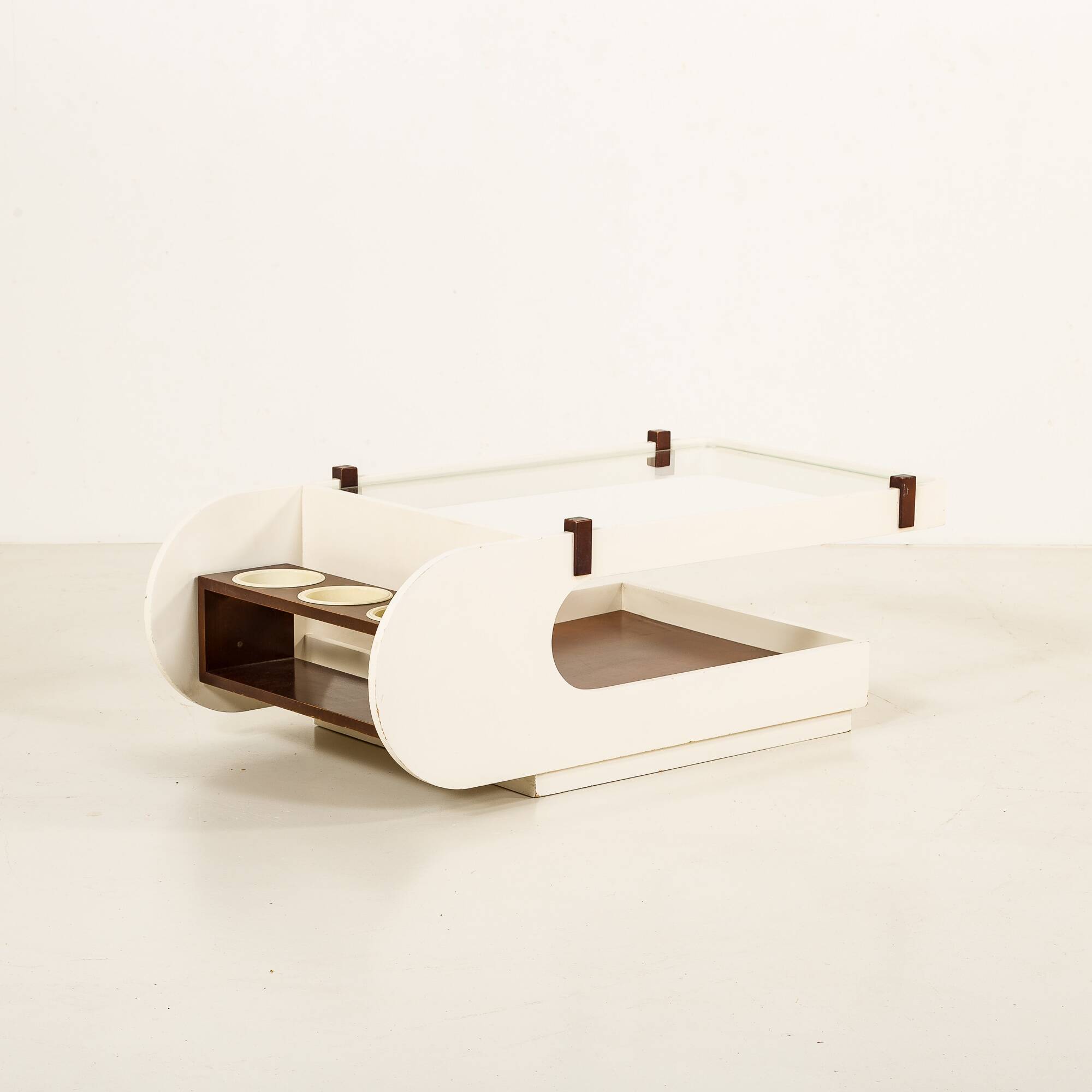 Table basse italienne avec un compartiment bar, années 1970.