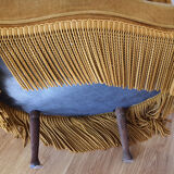 Fauteuil crapaud en velours jaune