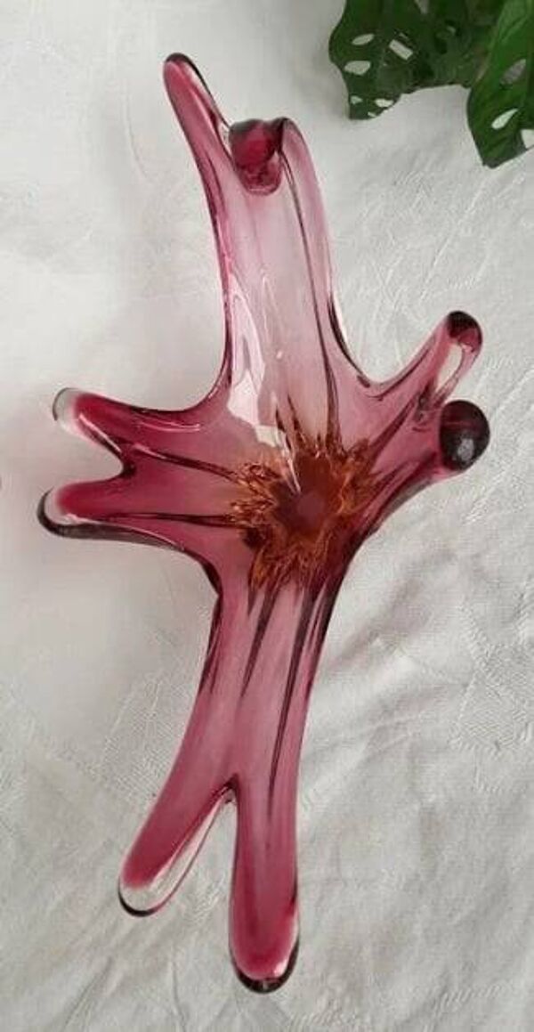 Grand centre de table en verre soufflé rose – design organique –