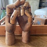 Articulated wooden hands