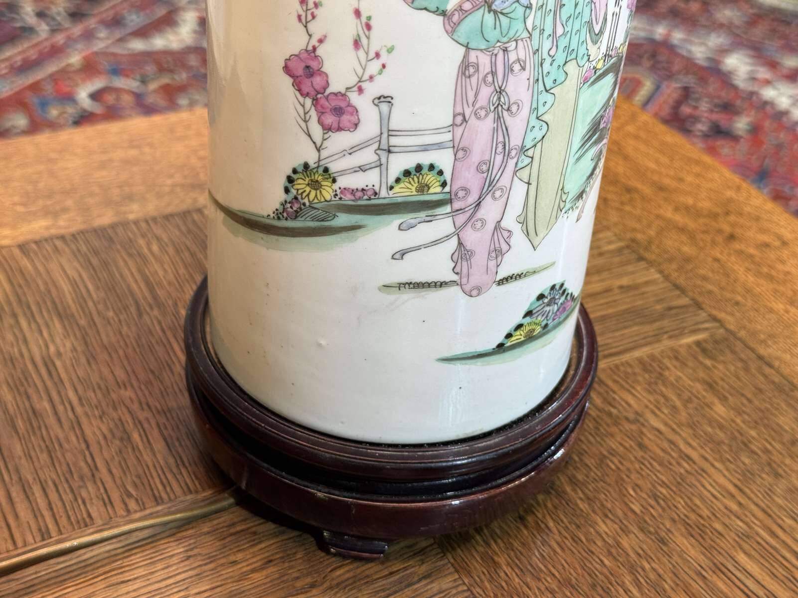 Lamp from the early 20th century - Chinese cylindrical vase in white porcelain.