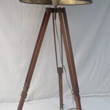 Lampadaire sur pied tripode