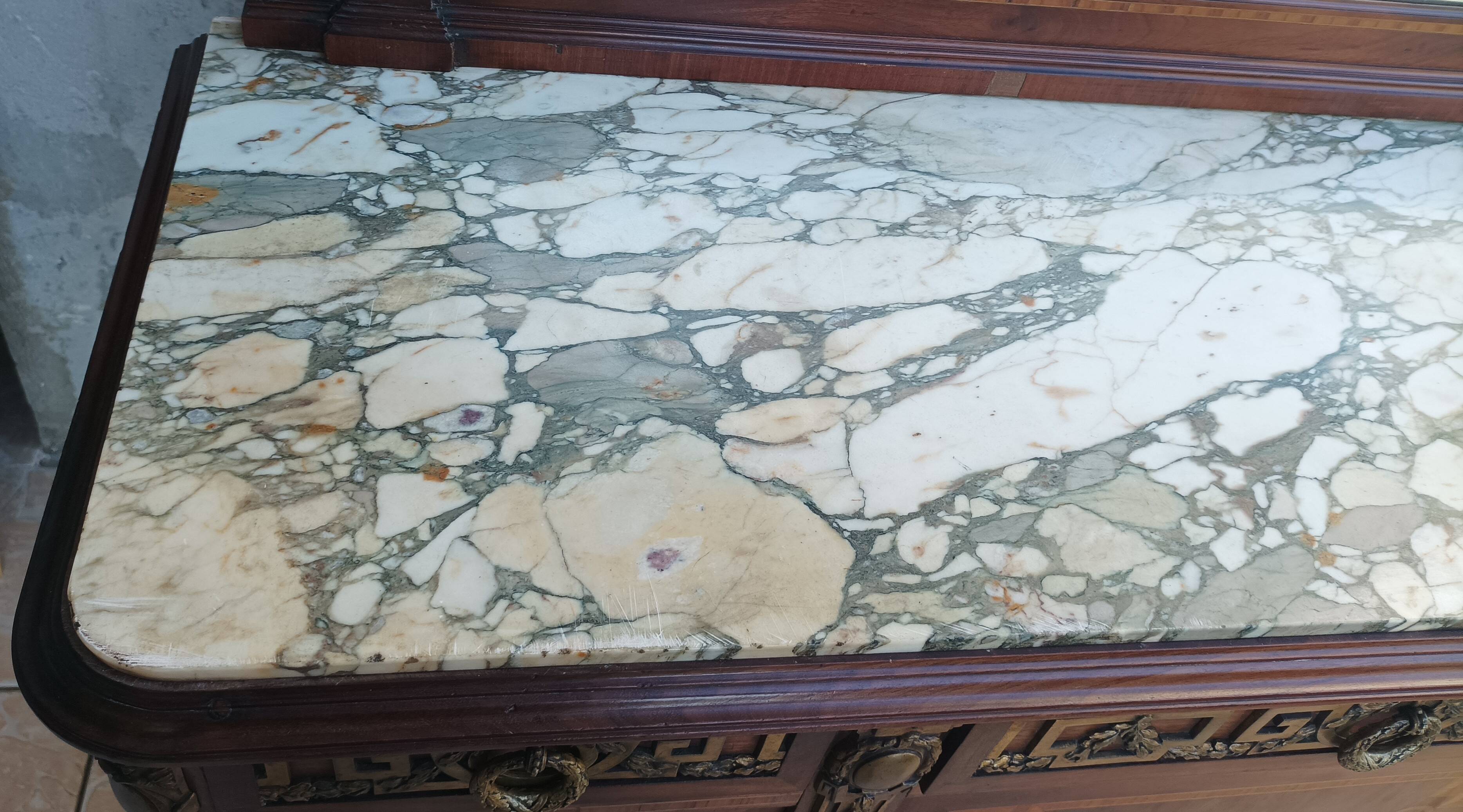 Buffet desserte Louis XVI en placage d'acajou et marqueterie de bois précie