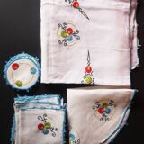 Service vintage de nappes à thé et napperons