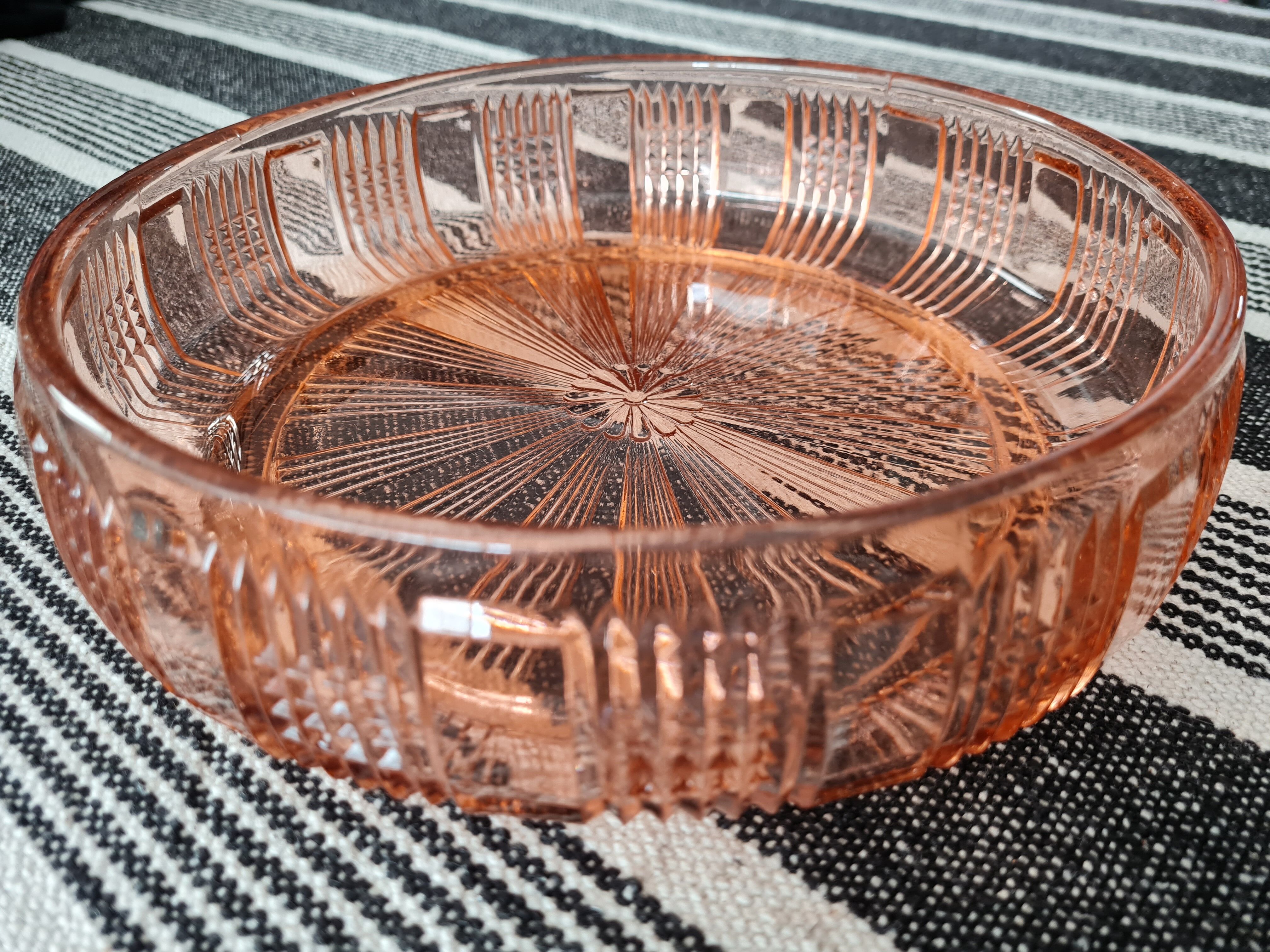 Salad bowl bowl in pink glass Rosaline 30s