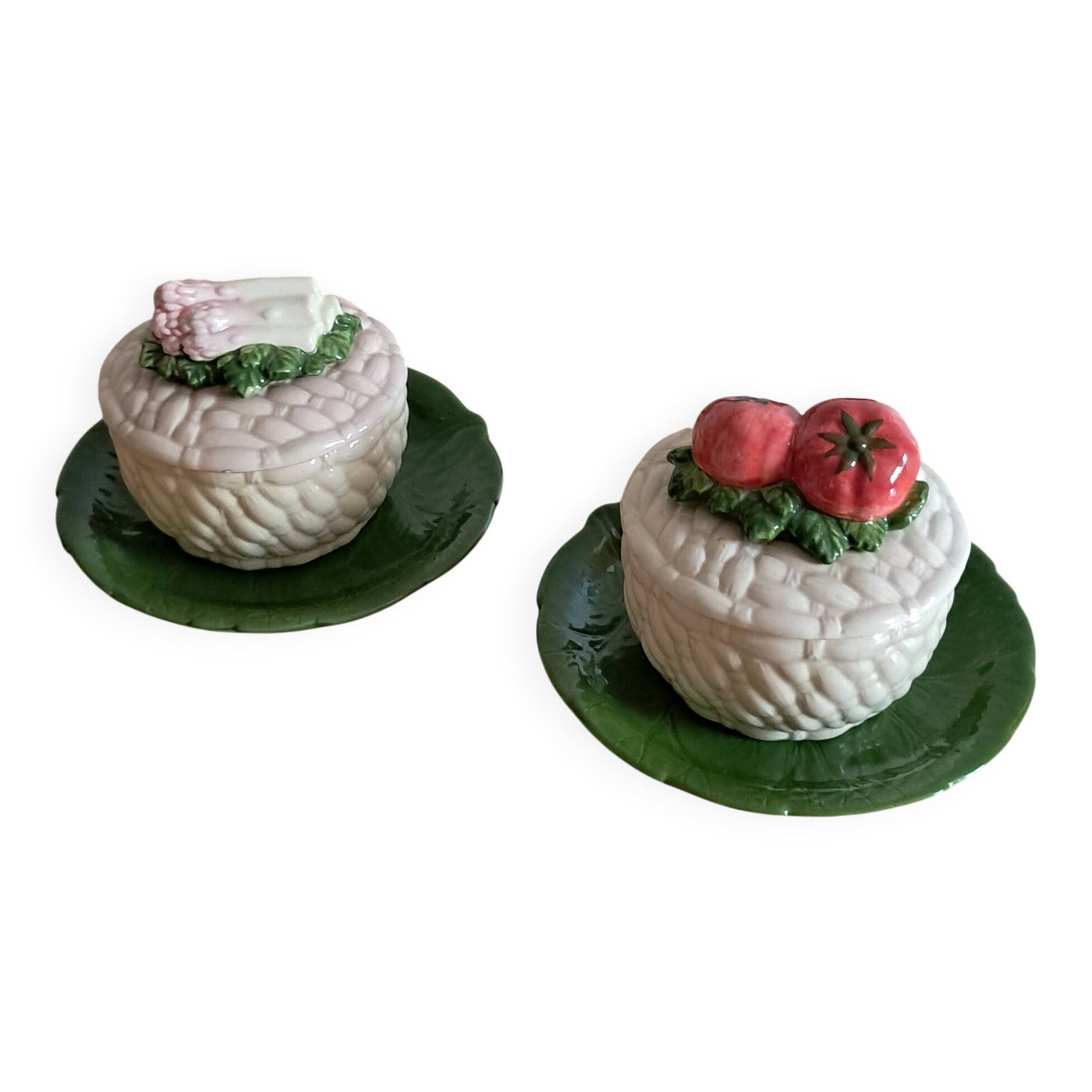 Pots with lids and saucers