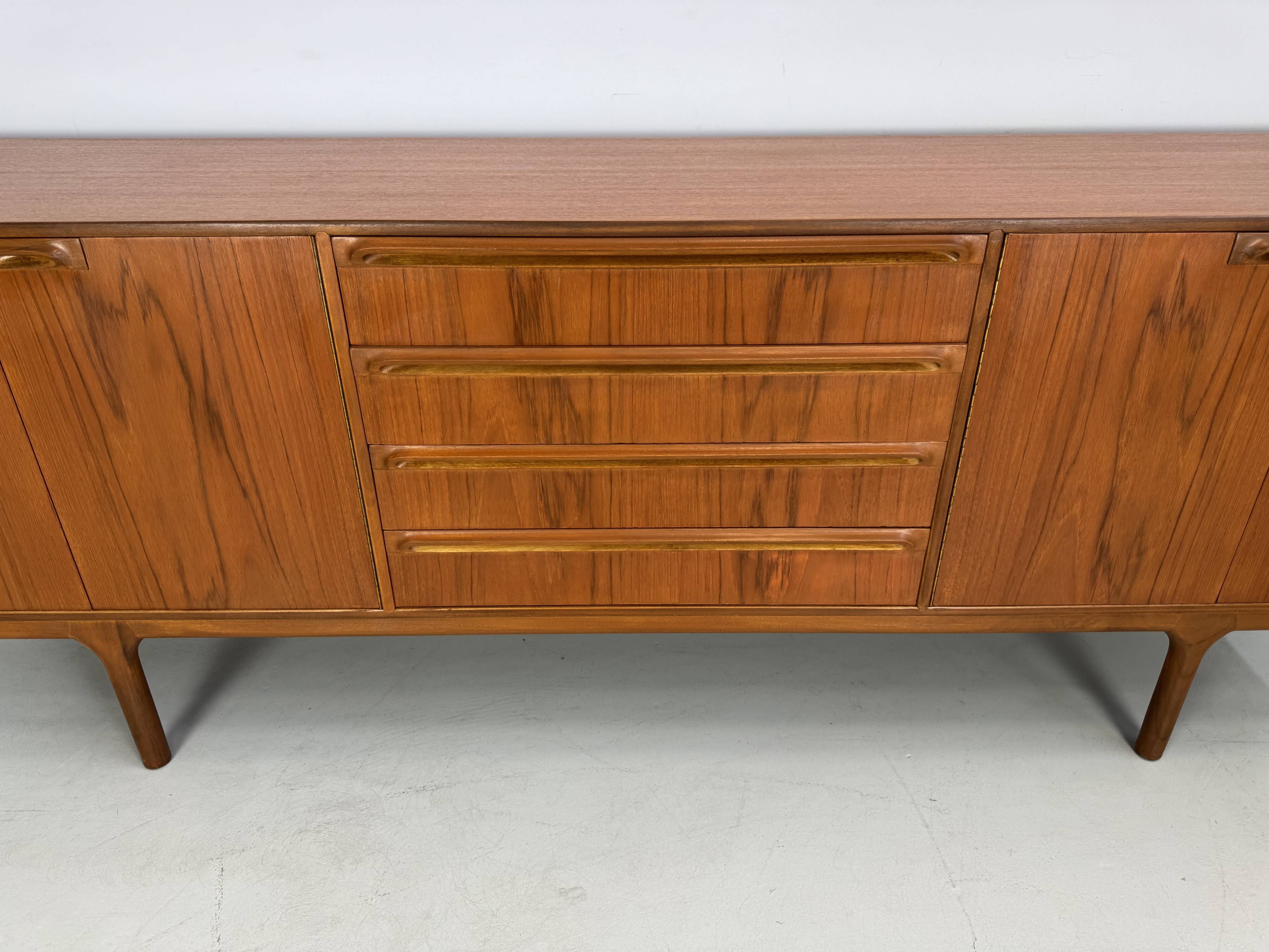 Buffet vintage par McIntosh