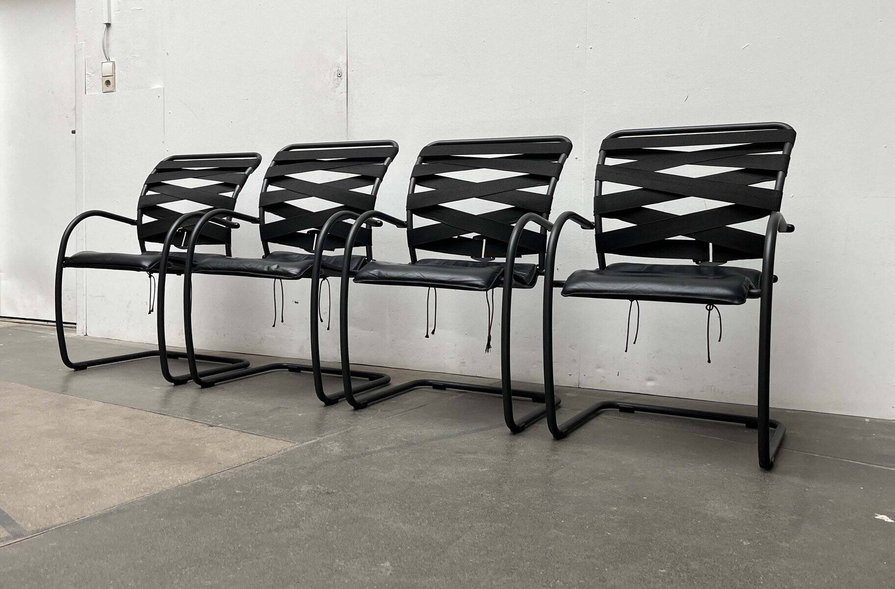 Fauteuils cantilevered Canasta postmodernes italiens par Heron Parigi pour Heron Parigi Design, années 1980, lot de 4