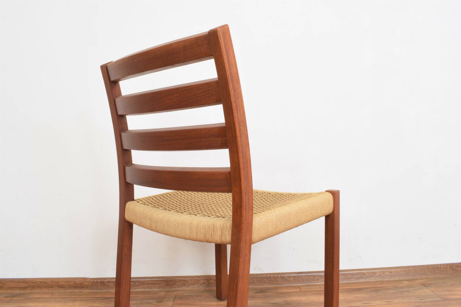 Chaise de salle à manger en teck danois par Niels O. Møller pour J.L. Møllers, années 1960.
