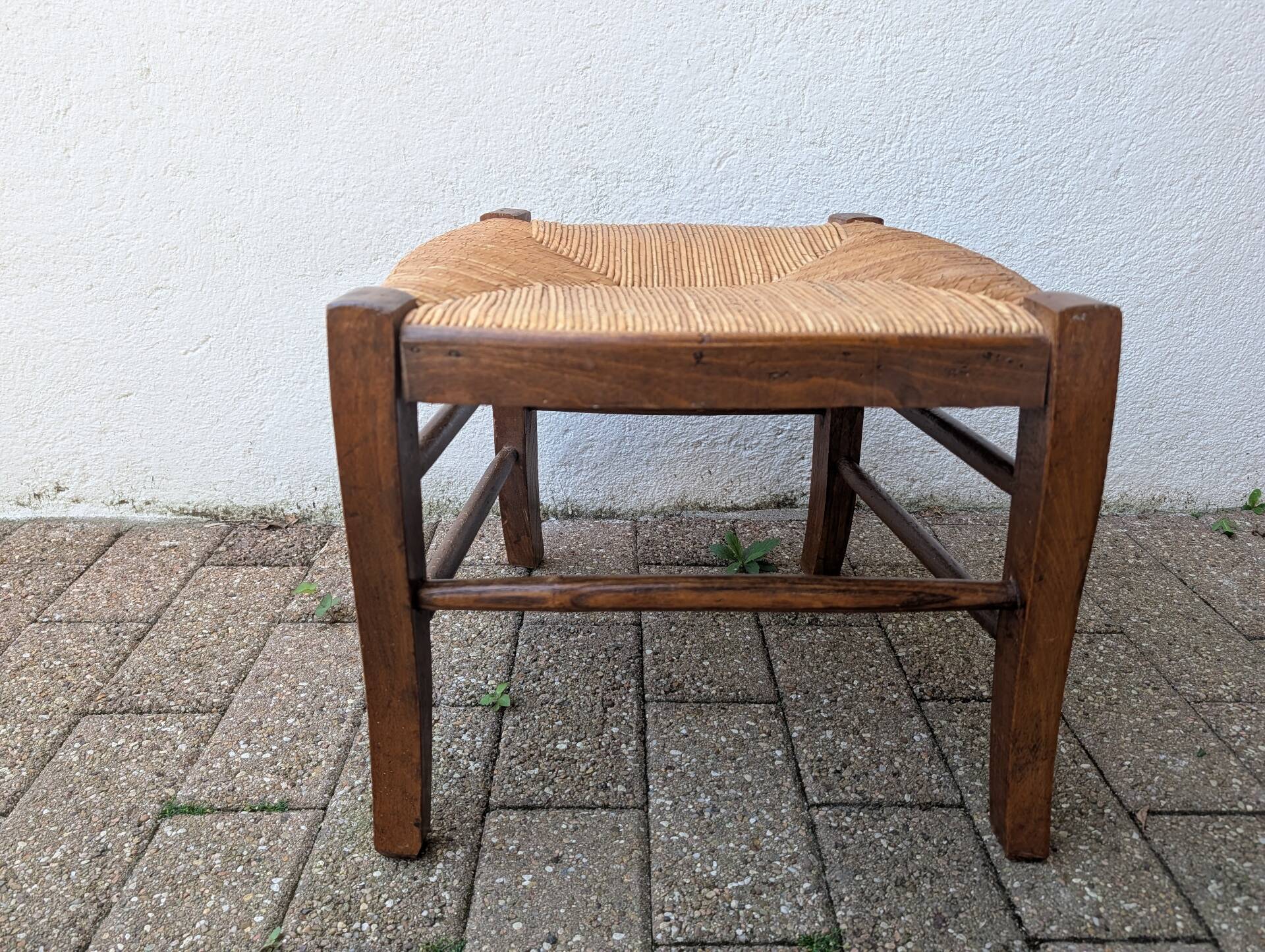 Antique solid wood stool with traditional rush seating – Late 19th century