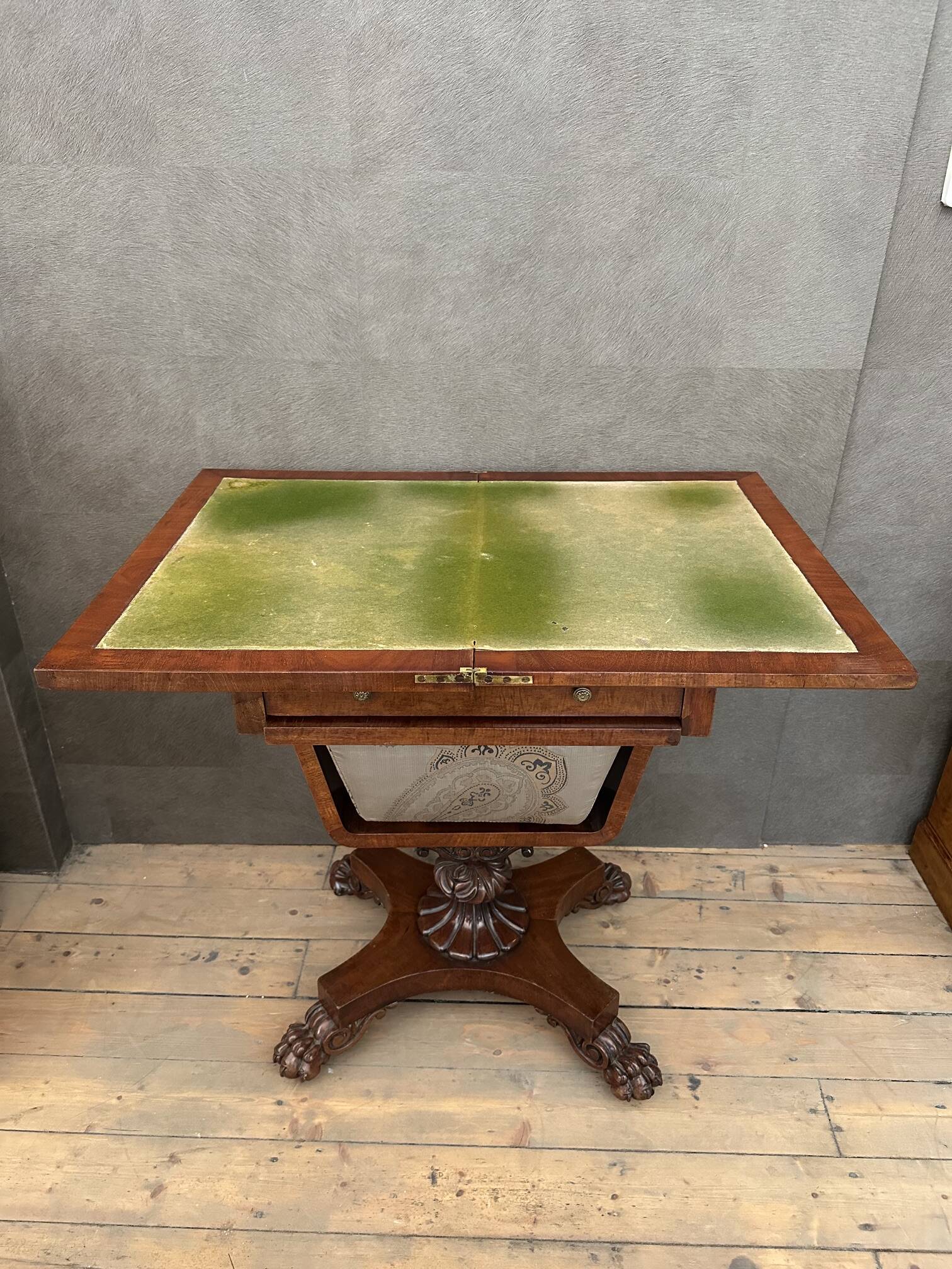 table de couture antique