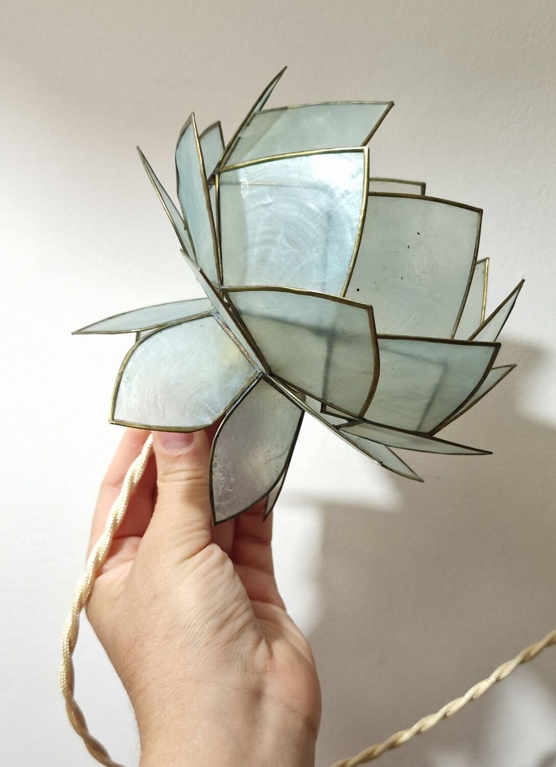 Pair of hanging lamps in mother-of-pearl