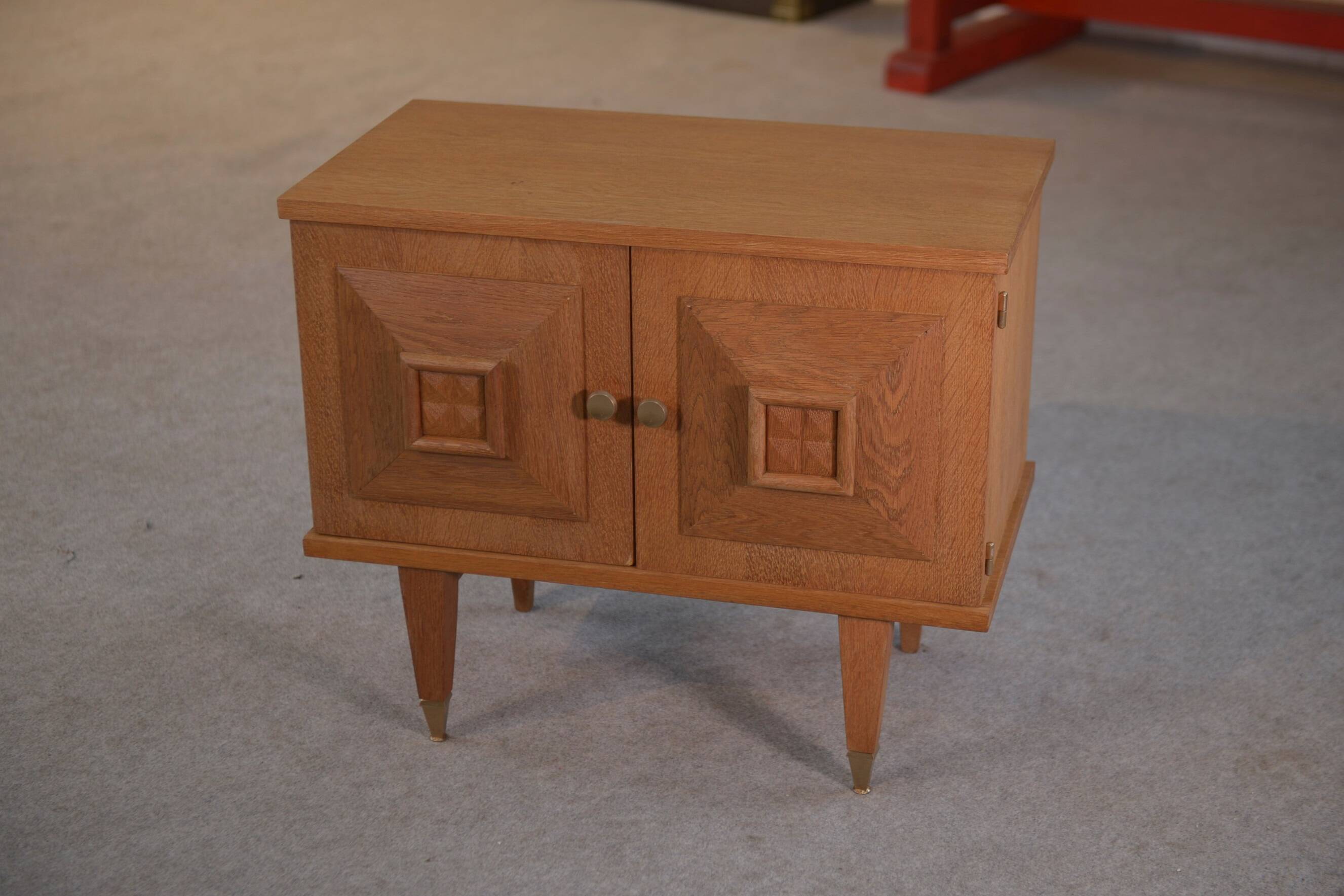 Brutalist bedside table in oak and oak veneer, 1950s