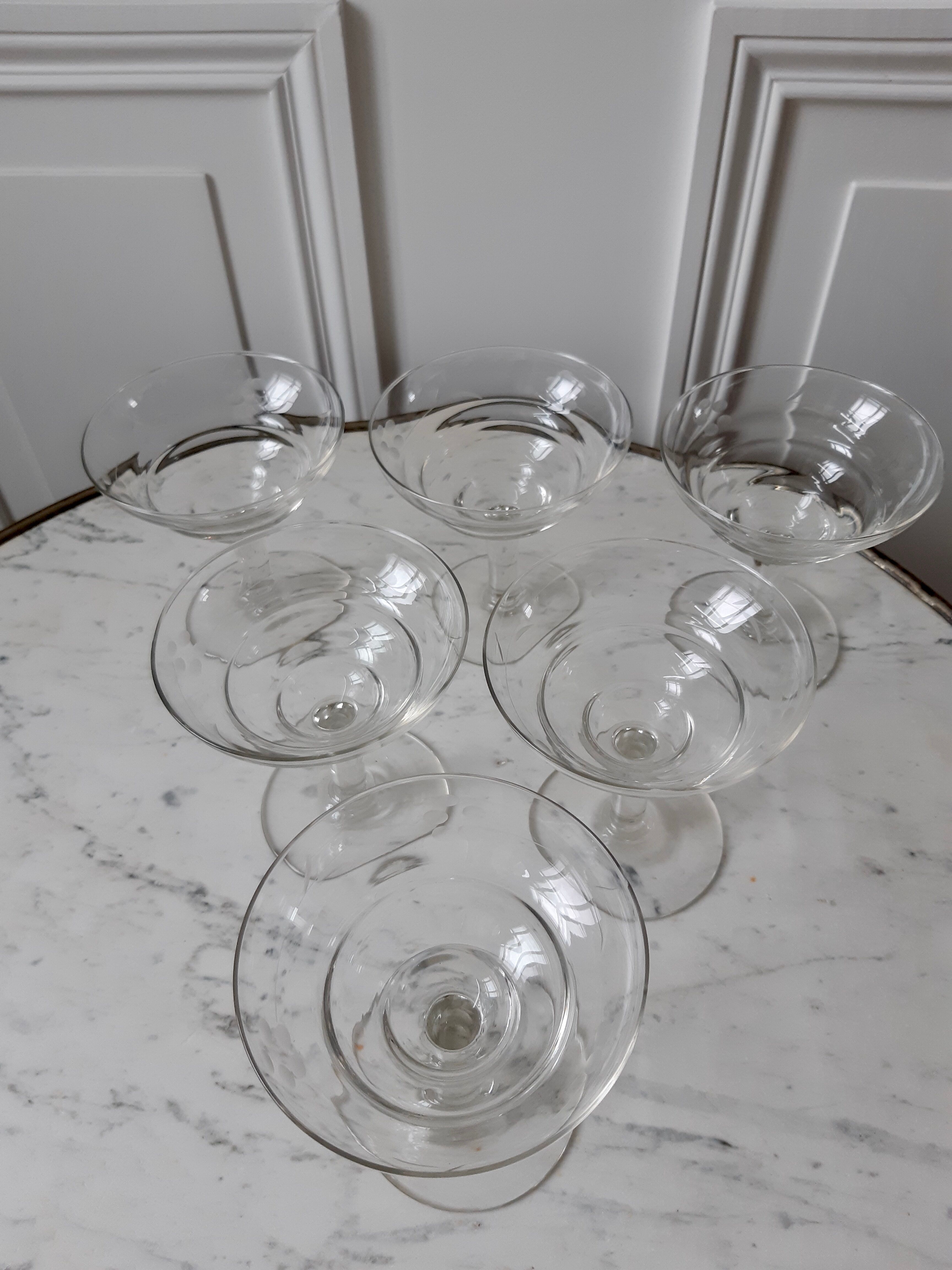 Lot of 6 crystal champagne glasses engraved 50s
