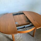 Scandinavian extendable table in teak