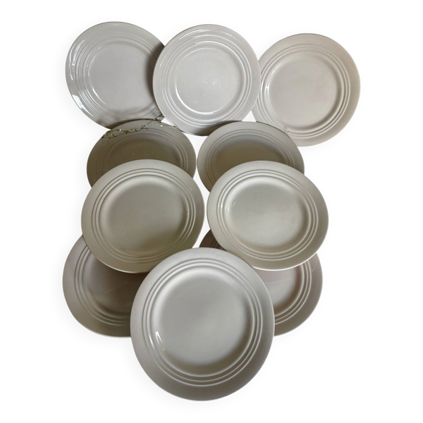 Ensemble de 10 assiettes à dessert anciennes en faïence rose pâle