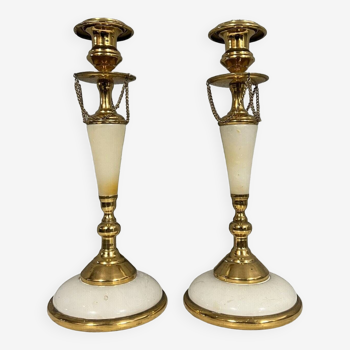 Paire de bougeoirs Napoléon III en marbre blanc, bronze et laiton doré circa 1880-1900