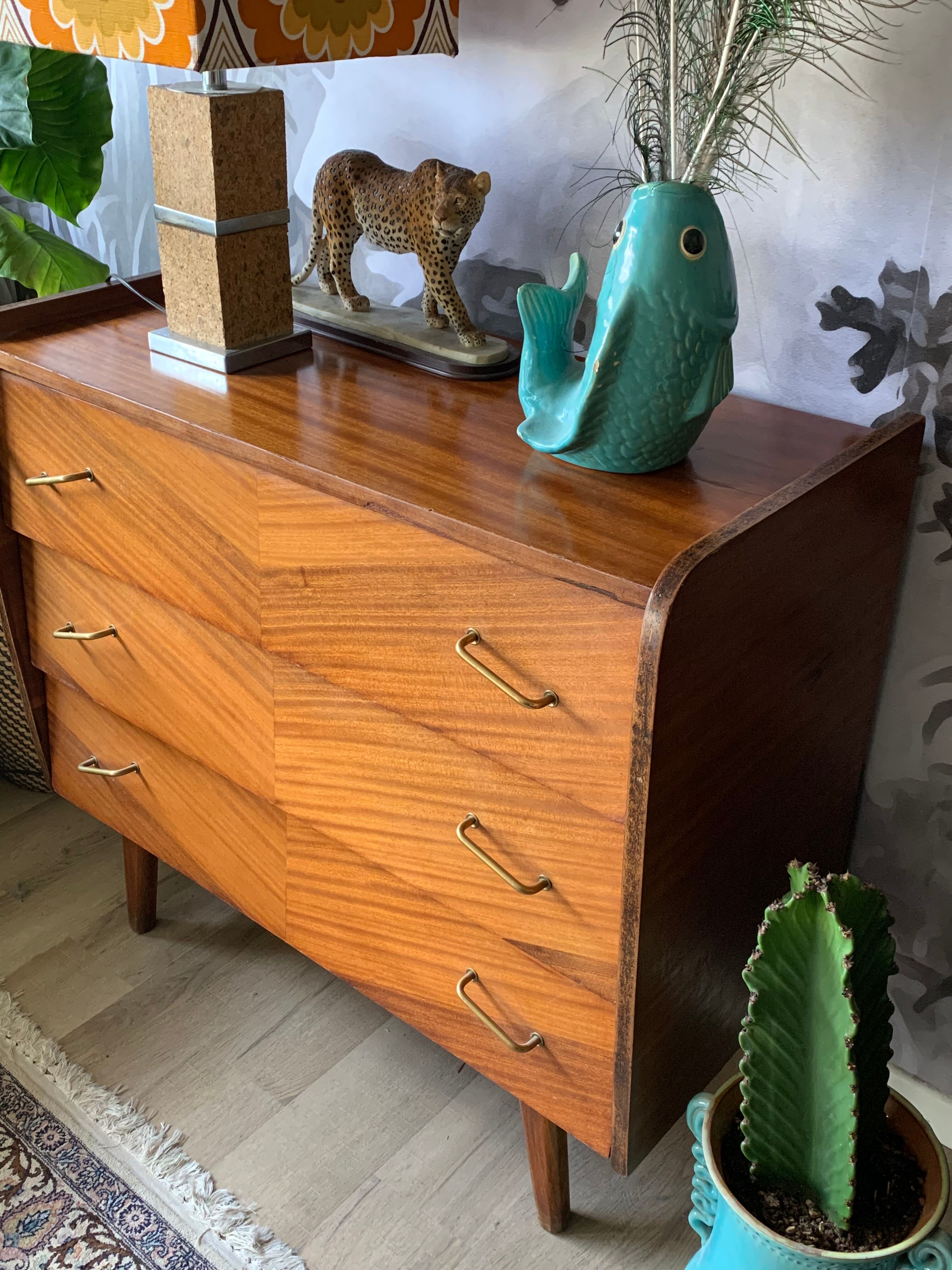 Chest of drawer compass feet