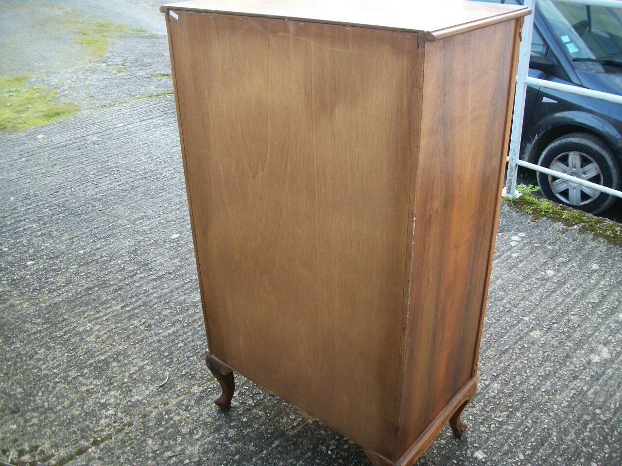 Chest of drawers