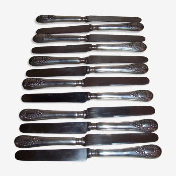 Coffret de douze couteaux ancien en métal argenté et acier de paris