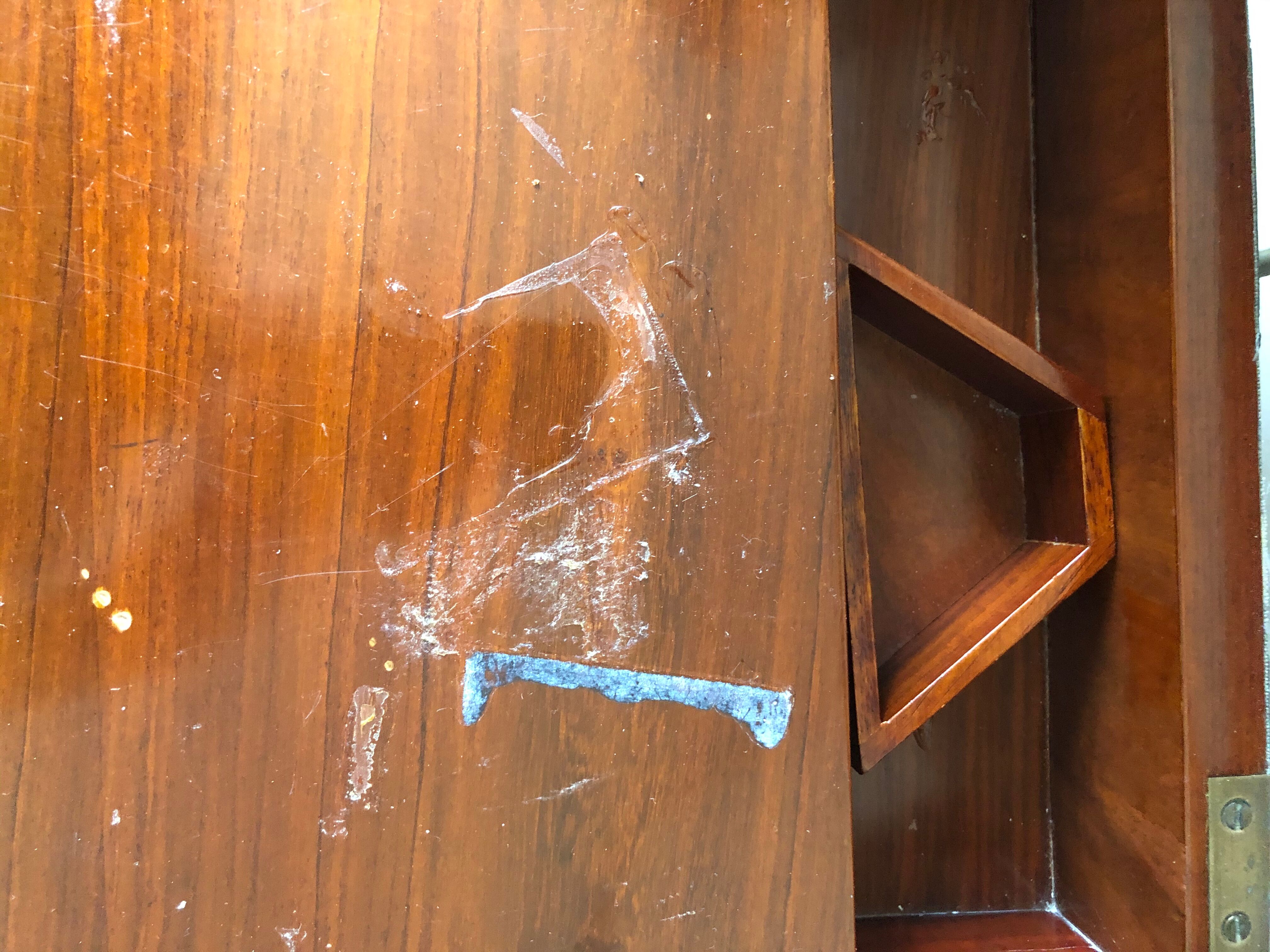 Travel dressing table