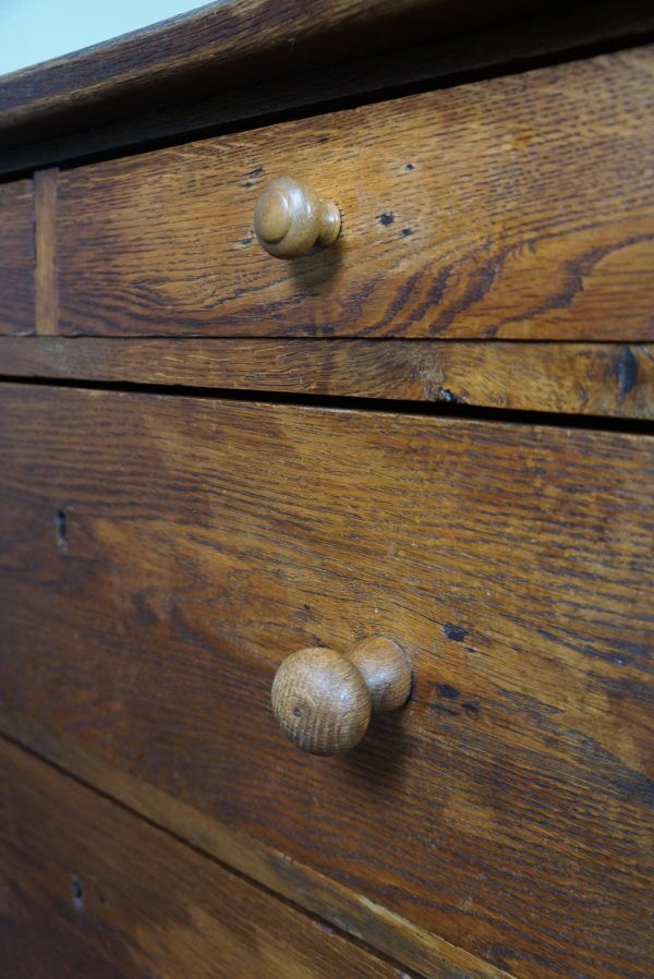 Antique oak chest of drawers with 4 drawers