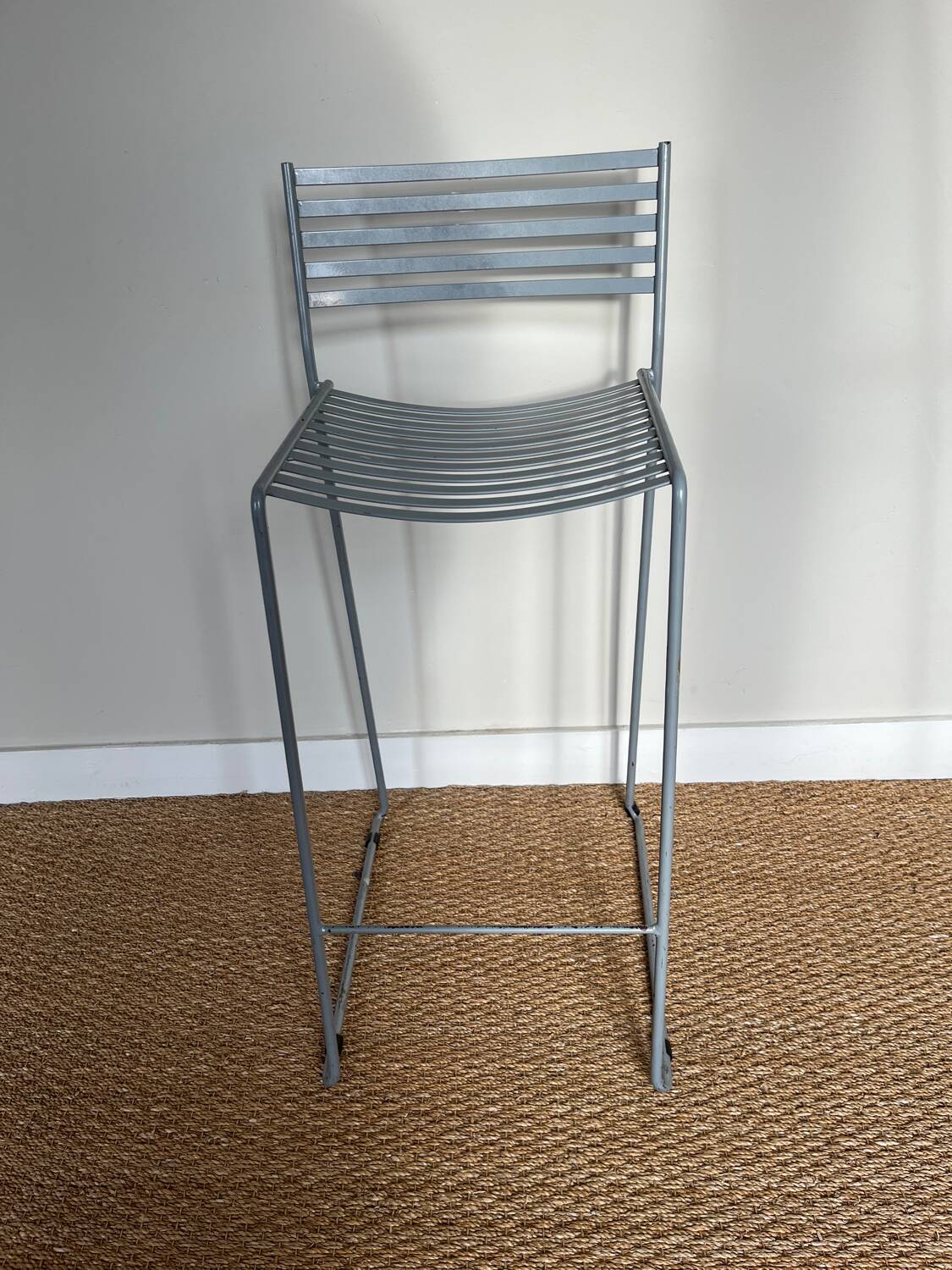 Tabouret haut conception Aero Aluminium Paul Newman pour Emu