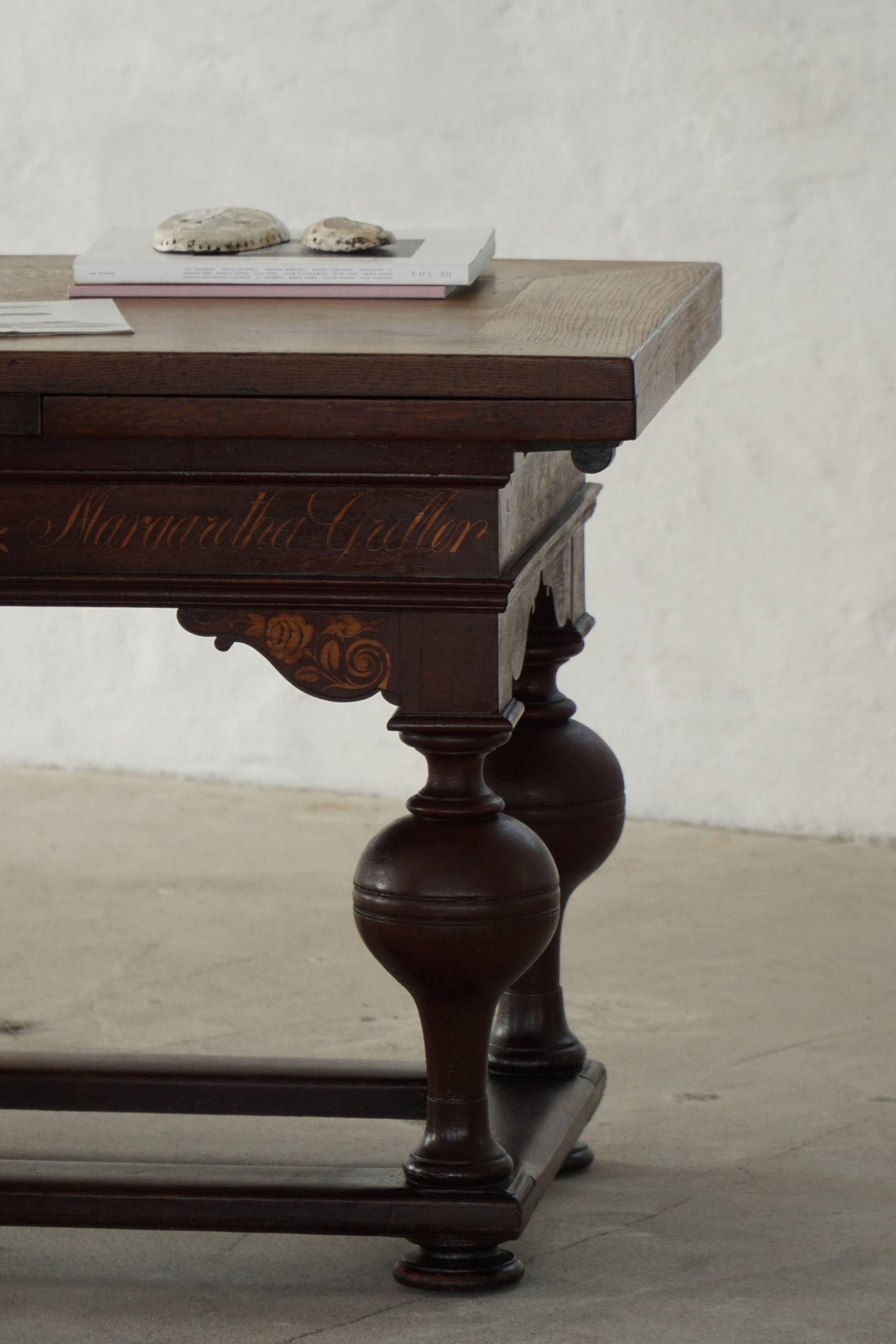 Extendable oak table with marquetry, Baroque, Danish cabinetmaker, 19th century.