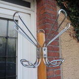 Parrot coat rack with compass feet
