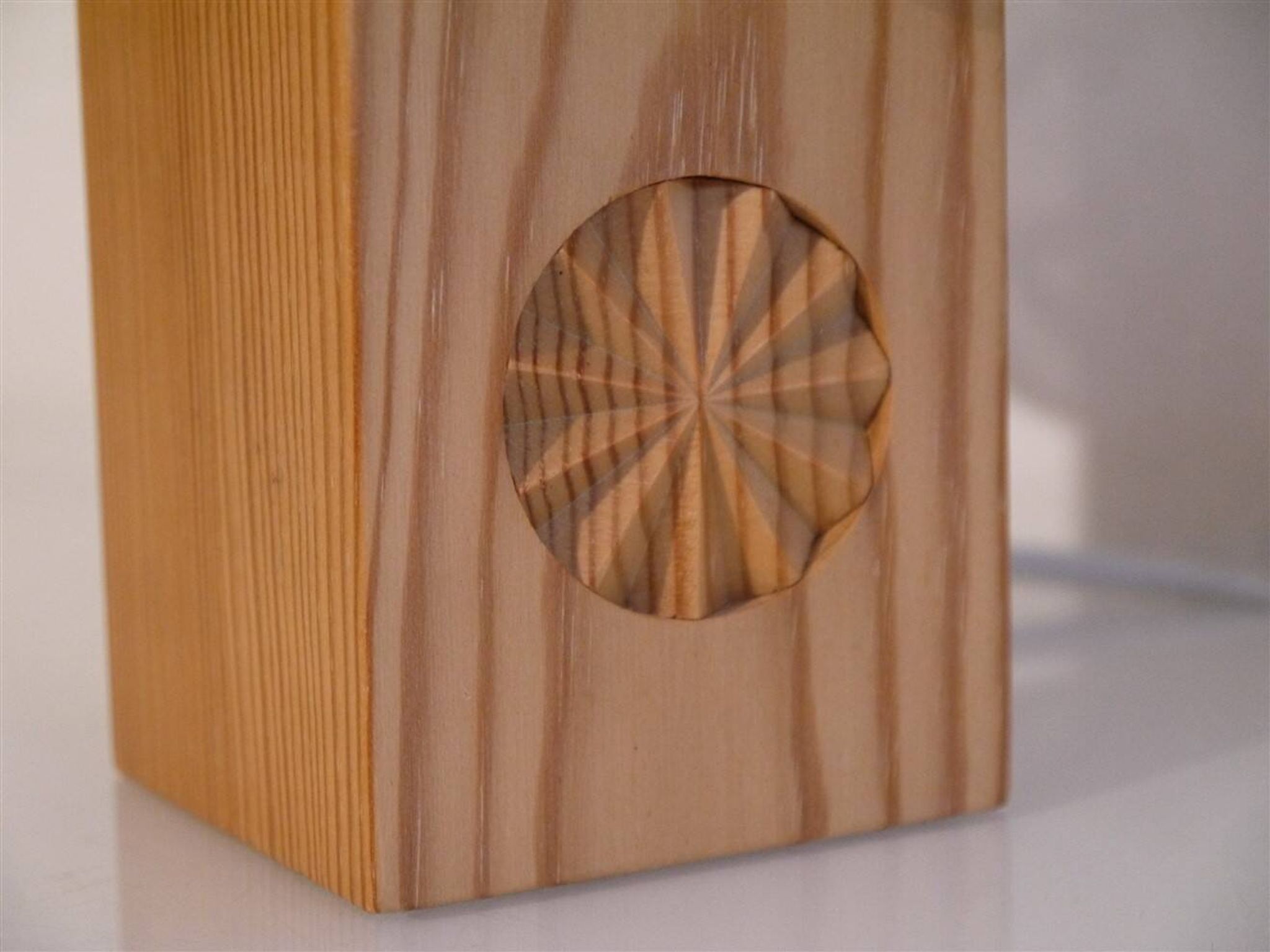 Lampe suedoise en bois 1970