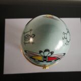 Sky blue porcelain egg box animals