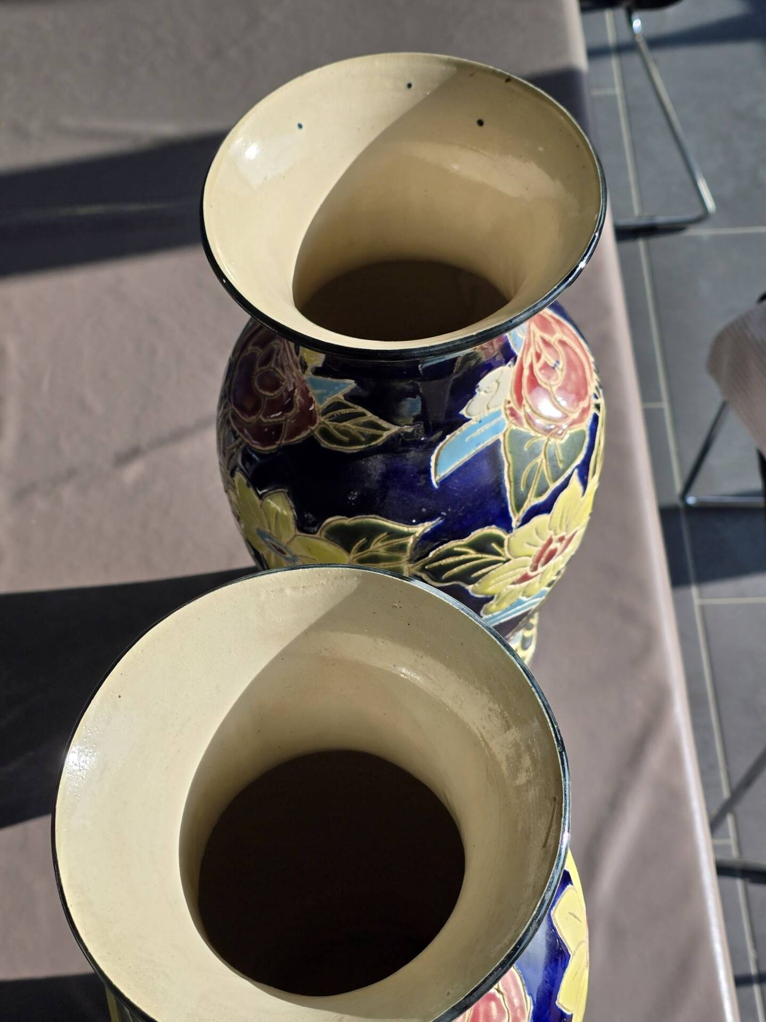 Pair of Dien Thao cobalt blue vases, 20th century.