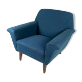 Armchair upholstered with dark blue wool fabric and legs in dark wood, of danish design, 1960s