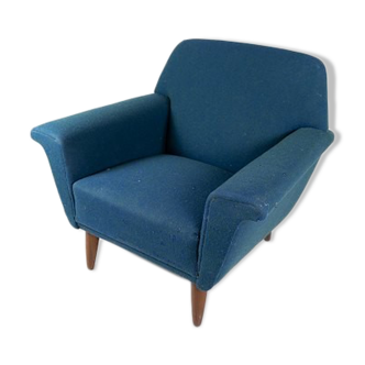 Armchair upholstered with dark blue wool fabric and legs in dark wood, of danish design, 1960s