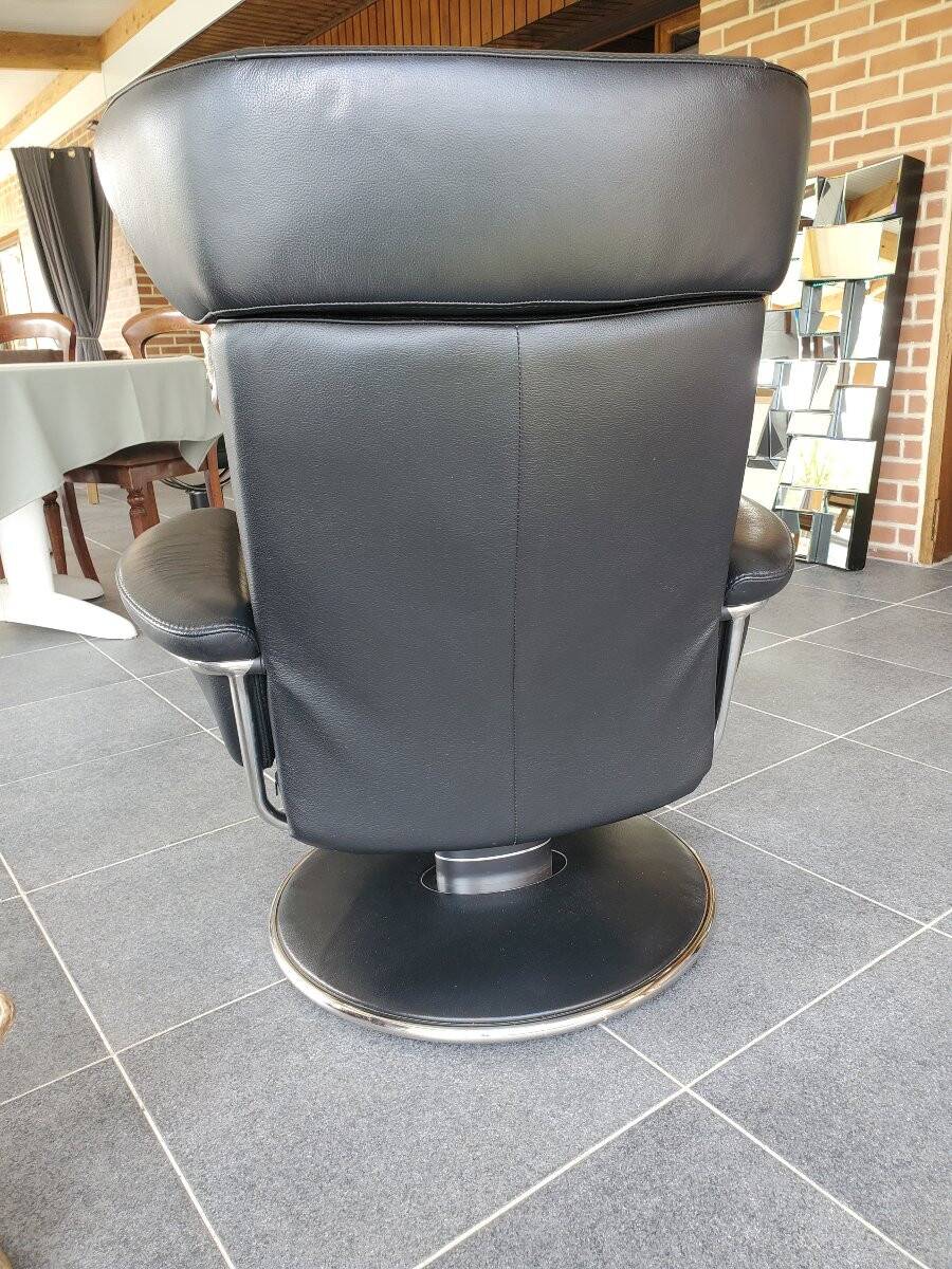 1 Stressless Jazz model armchair - black leather and its ottoman