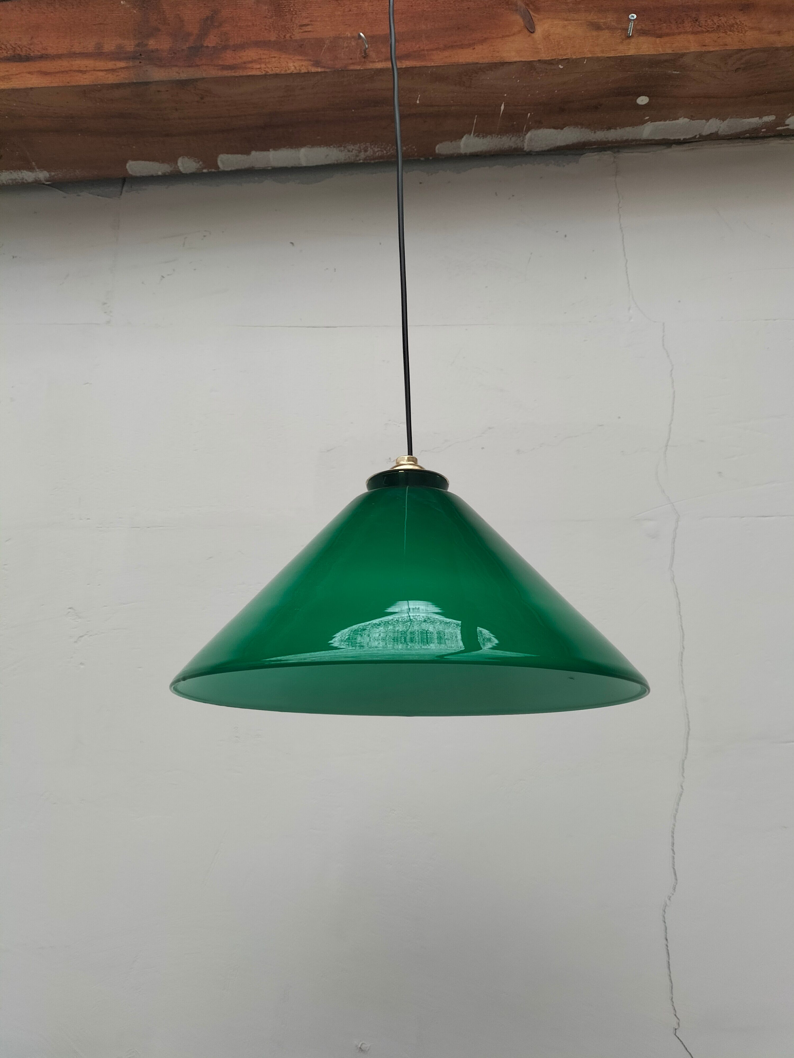 Suspension cône opaline verte