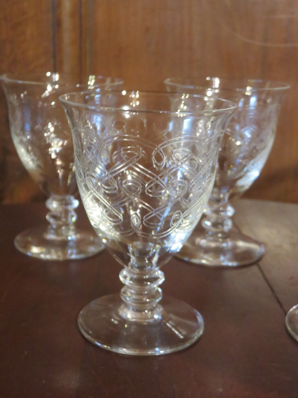 suite of 8 glasses engraved as aperitif