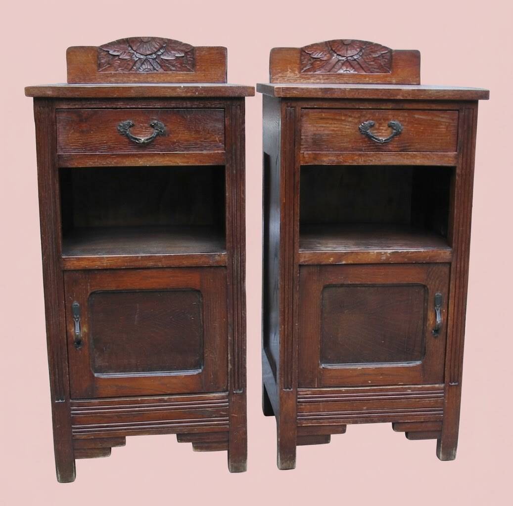Pair of Art Nouveau bedside tables in solid oak, late 19th century.