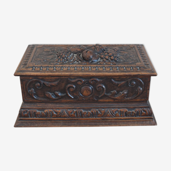 Boîte ou coffret Forêt Noire ancien en bois sculpté - 40 cms