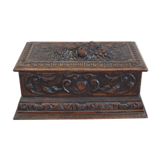 Boîte ou coffret Forêt Noire ancien en bois sculpté - 40 cms