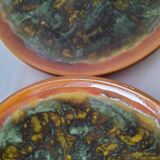 Set of 4 flamed enamel plates in green and amber from the 60s-70s.