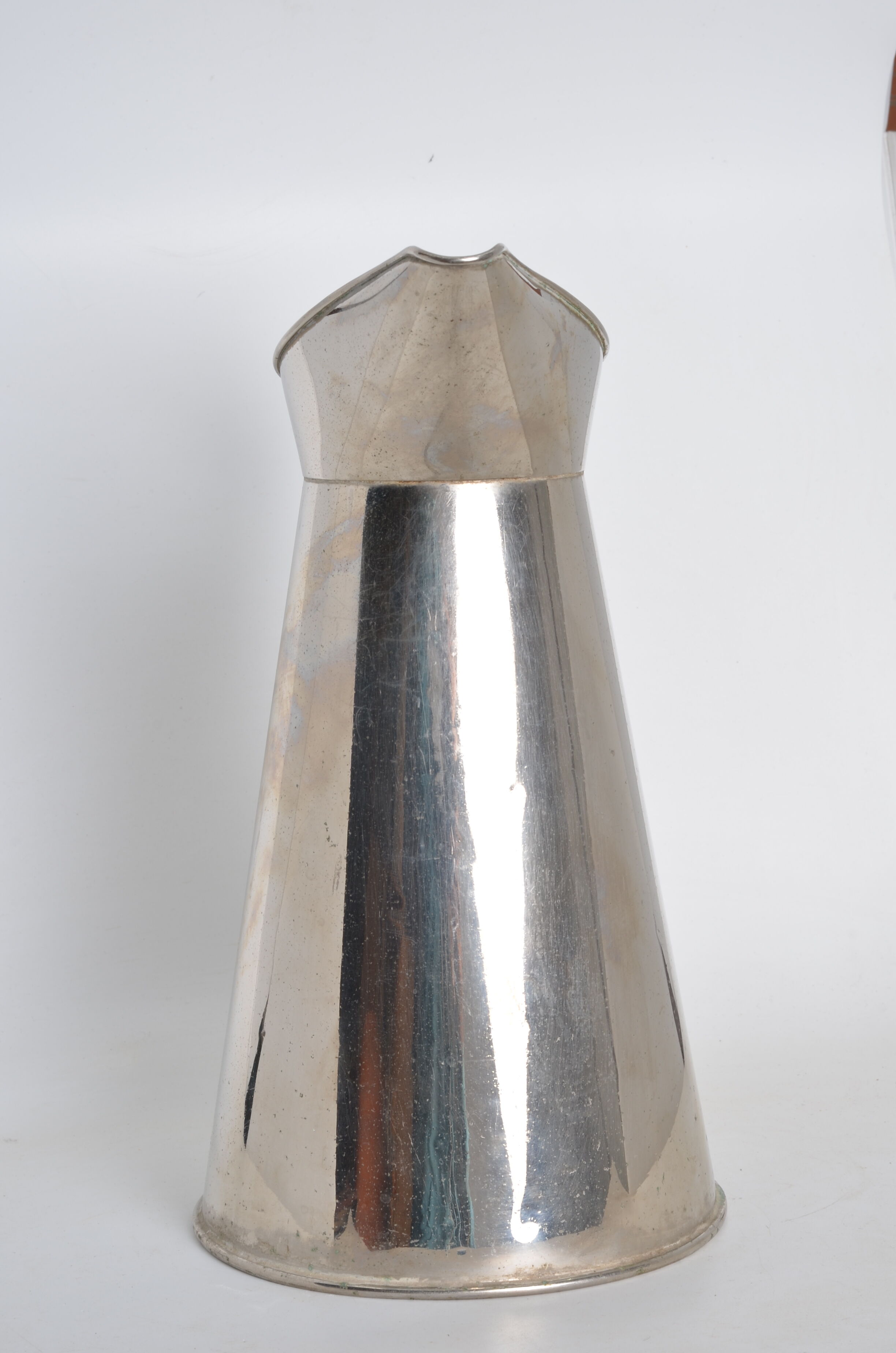 Nickel-plated copper broc