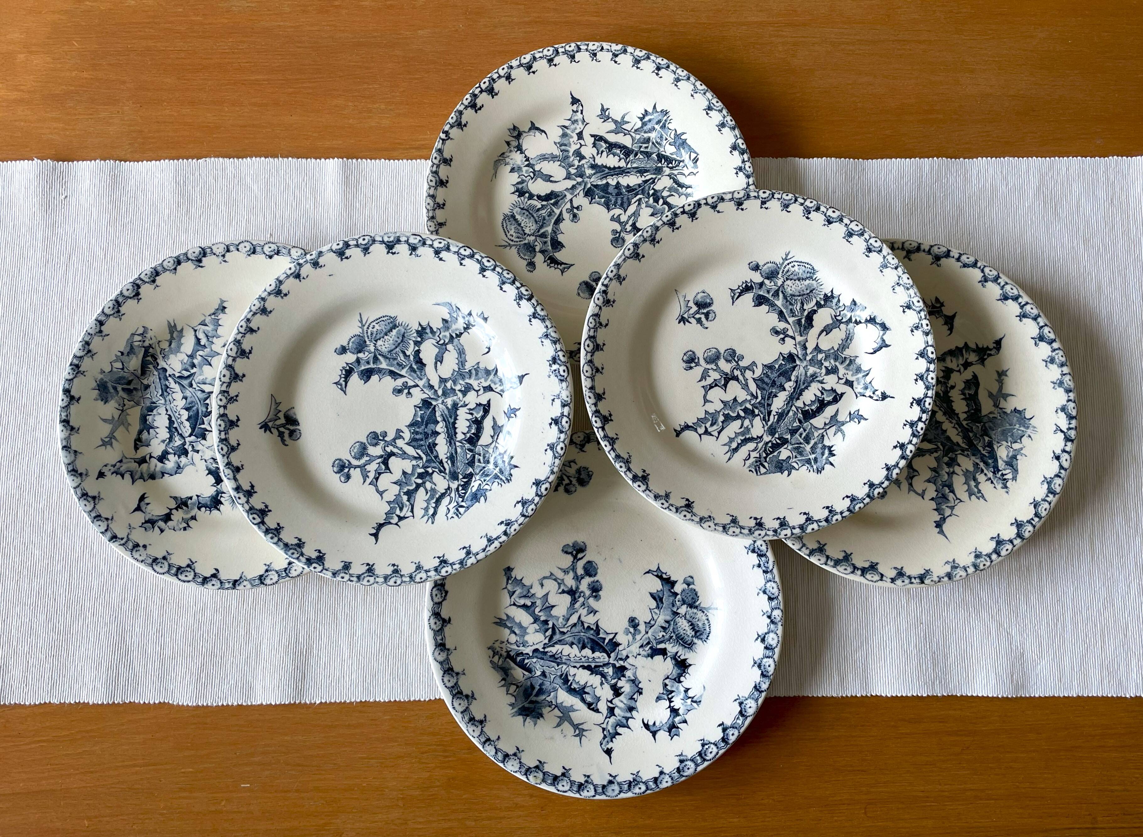 Assiettes à dessert anciennes en faïence de GIEN