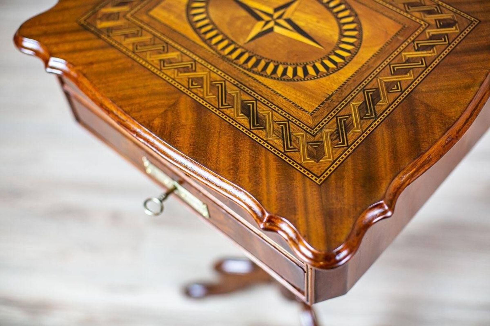 Table de couture antique Louis Philippe avec plateau marqueté, 1860