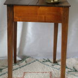 Table d'appoint campagnarde en noyer ancienne