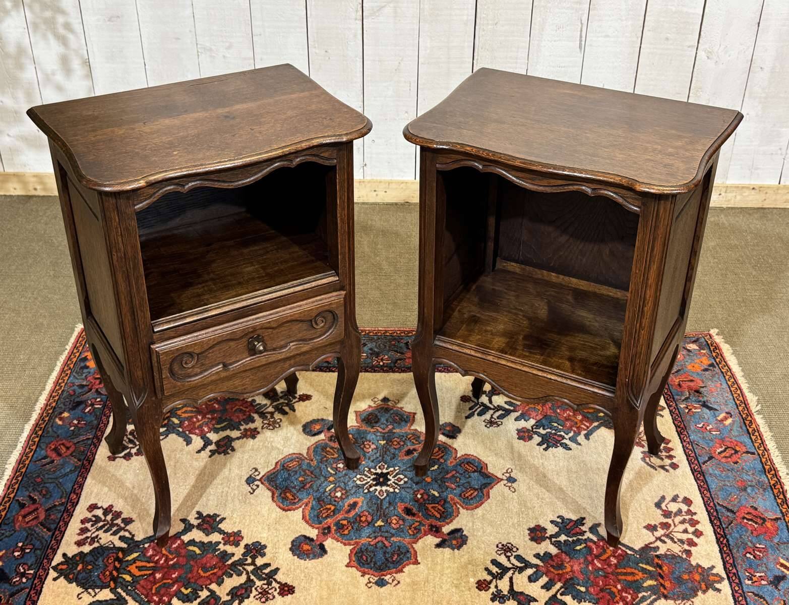 Pair of oak bedside tables in Louis XV style from the 1950s.