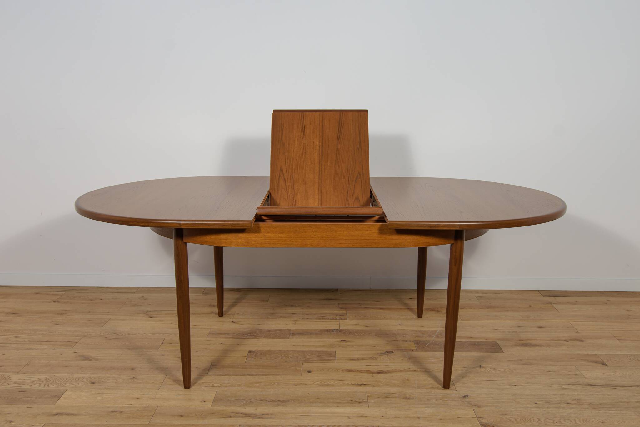 Mid-century oval teak dining table from G-Plan, 1960s